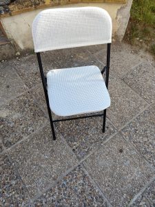 Chaise avec housse blanc cassé